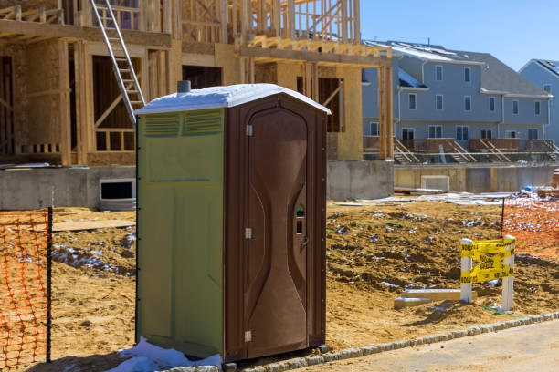 Porta potty delivery and setup in Lake Summerset, IL